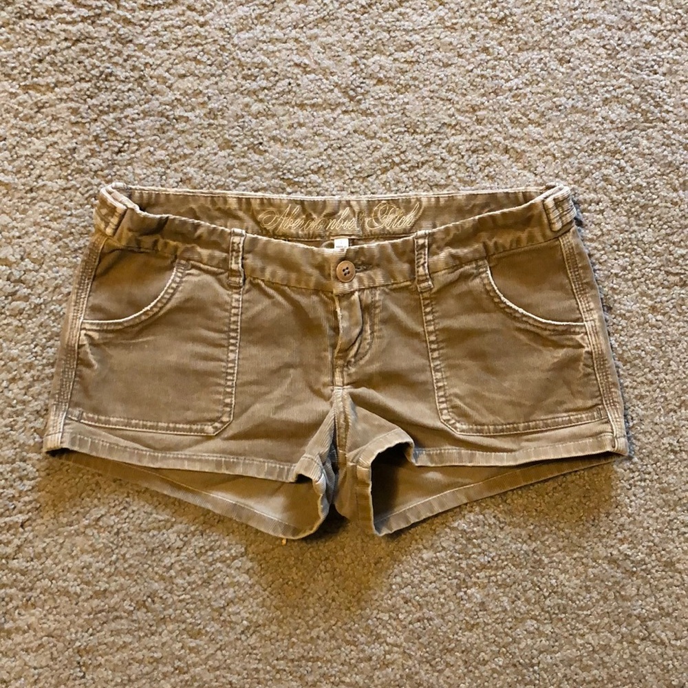 A&F beige short
